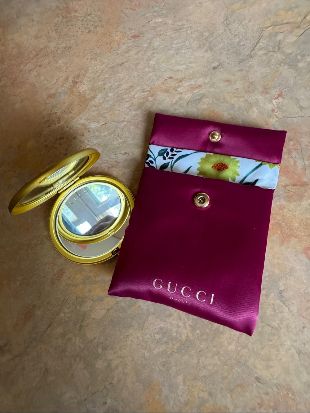 Gucci Beauty Floral Compact Mirror with Satin Pouch - Picture 2 of 6